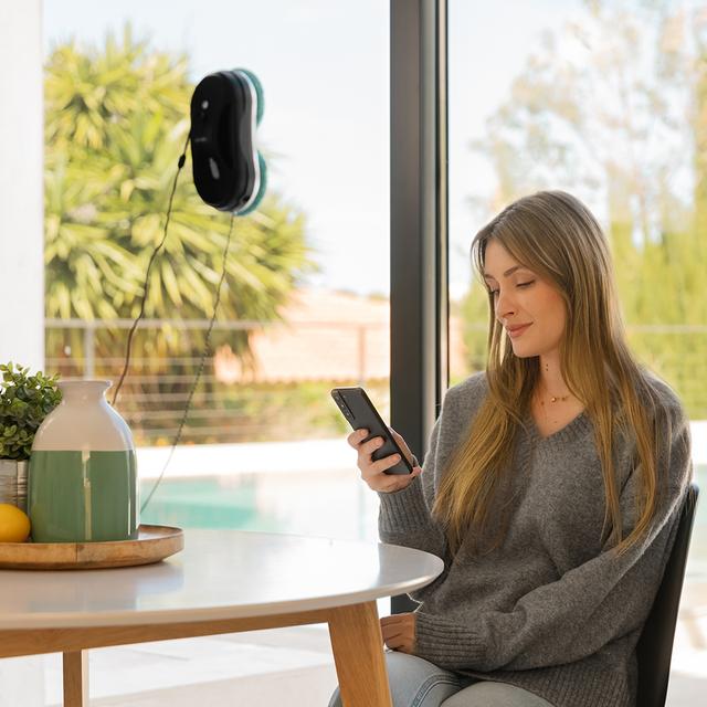 Cecotec Conga Windroid 890 SprayWater Smart Connected T Aspirador limpiacristales con función 3 en 1: pulveriza limpia y seca. Incluye app y mando teledirigido para poder controlar todos los movimientos del robot. Incorporació En oferta