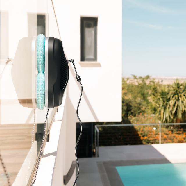 Cecotec Conga Windroid 890 SprayWater Smart Connected T Aspirador limpiacristales con función 3 en 1: pulveriza limpia y seca. Incluye app y mando teledirigido para poder controlar todos los movimientos del robot. Incorporació En oferta