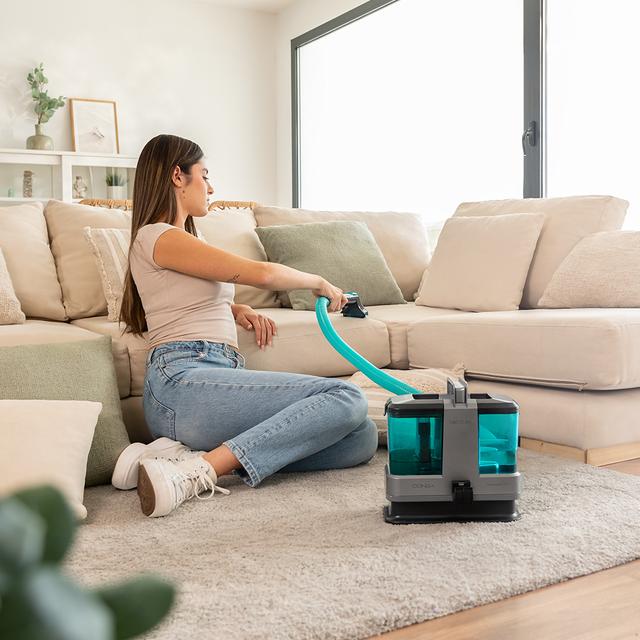 Cecotec Conga 2000 Carpet&Spot Clean Compact Limpiatapicerías con 330 W de potencia. Diseño compacto. Depósito de agua limpia de 800 ml y de agua sucia de 500 ml. Spray pulverizador. Limpiatapicerías Descuento