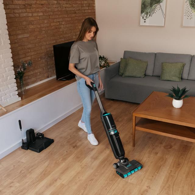 Cecotec FreeGo Wash&Vacuum Spray Fregona eléctrica de 250 W. Friega y aspira a la vez. 35 minutos de autonomía. Rodillo absorbente Wet Jalisco. Spray de agua desincrustante contra la suciedad. Depósito de agua limpia de 700 m Precio de fábrica