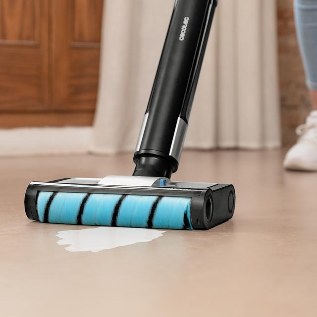 Cecotec FreeGo Wash Fregona eléctrica de 40W. Con hasta 40 minutos de autonomía. Rodillo absorbente Wet Jalisco. Depósito de agua limpia de 420 ml y depósito de agua sucia de 150 ml. Pulverizador automático sobre el rodillo Oferta especial de fábrica
