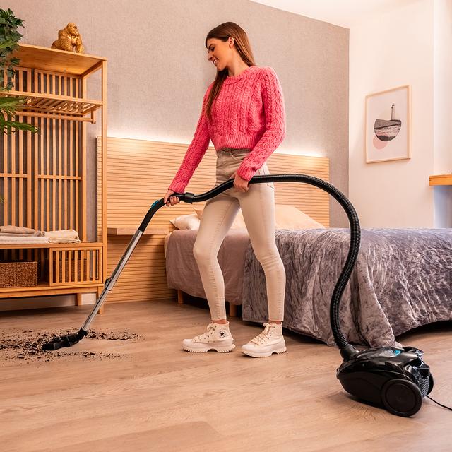 Cecotec Conga Powerbag 2000 Aspirador de trineo de 800 W de potencia. Con bolsa. Máxima capacidad del depósito de hasta 2 L con filtrado de alta eficiencia y tubo telescópico metálico. Incluye accesorios aptos para muebles y Liquidación