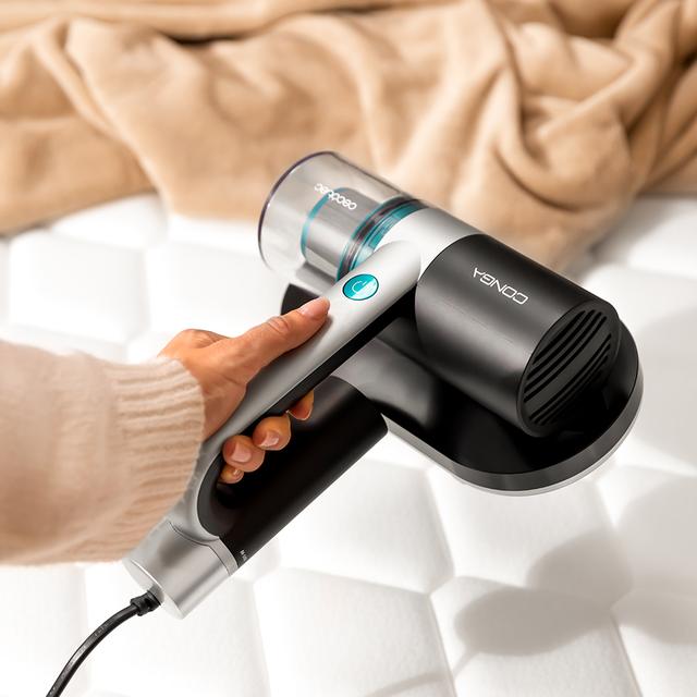 Cecotec Conga RockStar 3000 Mattress Aspirador de colchones y tapicerías con 300 W de potencia y 10 kPa de poder de succión. Incluye luz ultravioleta UV-C que acaba con el 99 9 % de los alérgenos. Tecnología con cepillo moto Ofertas de temporada