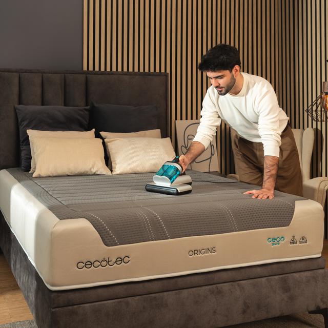 Cecotec Conga Rockstar 4000 Mattress Aspirador de colchones y tapicerías con 400 W de potencia y 13 kPa de poder de succión. Incluye luz ultravioleta UV-C que acaba hasta con el 99 9 % de los alérgenos. Tecnología con cepill Ofertas especiales
