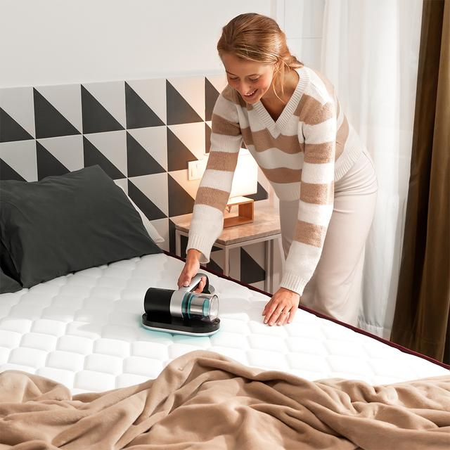 Cecotec Conga 5000 Mattress Liberty Aspirador de colchones y tapicerías inalámbrico con 100 W de potencia. Incluye luz ultravioleta UV-C que acaba con el 99 9 % de los alérgenos. Tecnología con cepillo motorizado que ayuda a Grandes ahorros