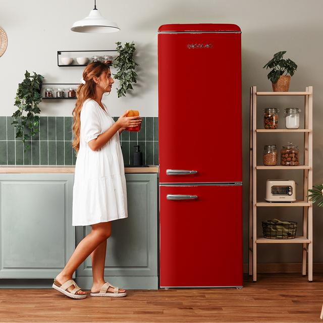 Cecotec Bolero CoolMarket Combi Origin 300 Red E Frigorífico retro con capacidad de 300L clase E Luz interior Crisper Box control de temperatura tirador cromado y bandejas de cristal. Frigorífico retro combi Promoción trimestral