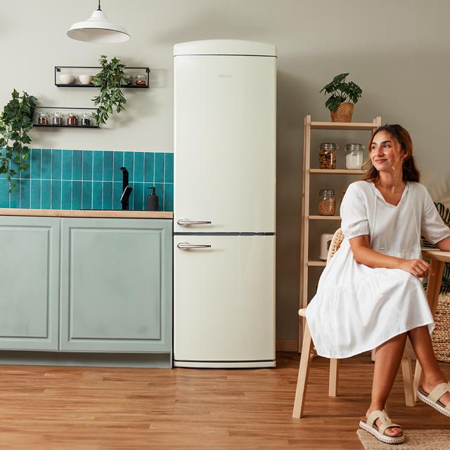 Cecotec Bolero CoolMarket Combi Origin 294 Beige E Frigorífico Retro Combi Beige de 294 L de capacidad 190cm de alto y 60 de ancho clase E Total No Frost Multi Cooling Ultra Fresh Convertible Box Multi Air Flow Fast Freezing Mo Limitado a 3 días