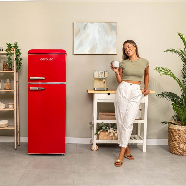 Cecotec Bolero CoolMarket 2D Origin 215 Red E Frigorífico retro de dos puertas rojo de 148 2 cm de alto y 55 2 cm de ancho con capacidad 215L clase energética E iluminación interior y tirador cromado. Frigorífico retro / vin Solo queda un día