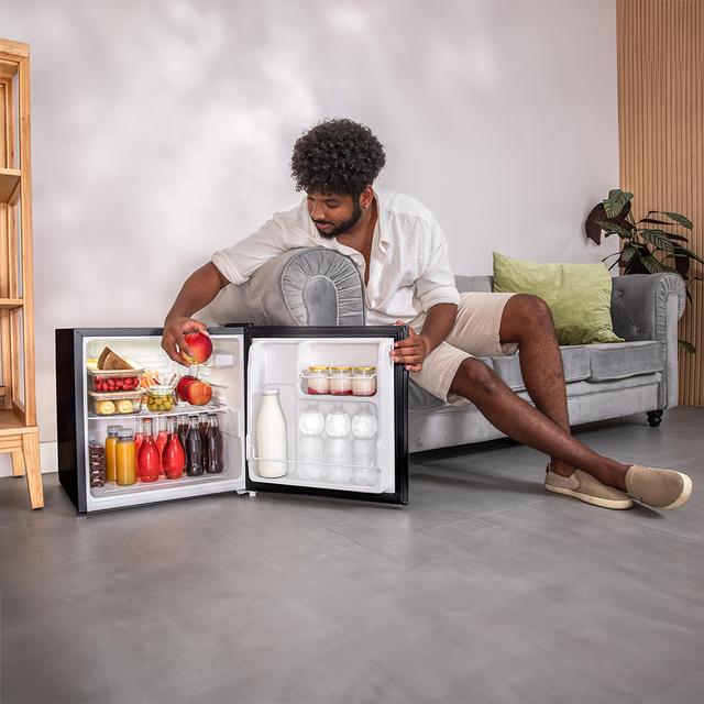Cecotec GrandCooler 20000 L SilentCompress Inox E Mini Frigorífico negro capacidad de 46 Litros 48 7 de ancho y 48 cm de alto puerta reversible funcionamiento cíclico clase energética E Mini Frigorífico  COMPRAR AHORA