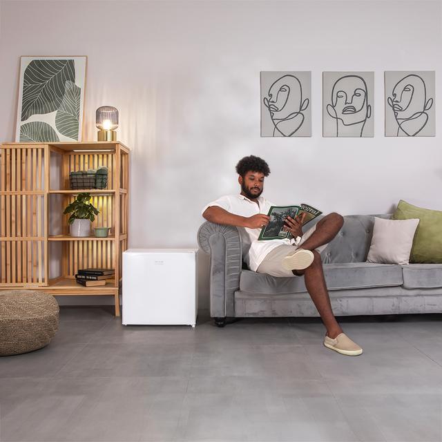 Cecotec GrandCooler 20000 L SilentCompress White E Mini Frigorífico blanco capacidad de 46 Litros 48 cm de ancho y 48 7 cm de alto puerta reversible funcionamiento cíclico clase energética E Mini Frigorífico ÚLTIMAS EDICIONES