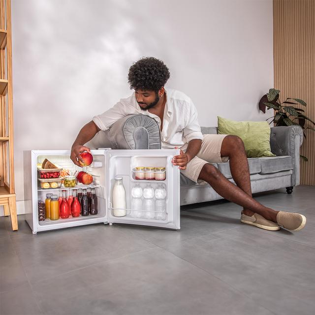 Cecotec GrandCooler 20000 L SilentCompress White E Mini Frigorífico blanco capacidad de 46 Litros 48 cm de ancho y 48 7 cm de alto puerta reversible funcionamiento cíclico clase energética E Mini Frigorífico ÚLTIMAS EDICIONES