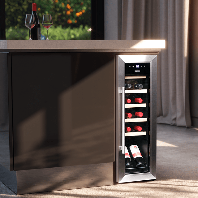 Cecotec Bolero GrandSommelier 1250 CoolWood Compressor Vinoteca de libre instalación capacidad para 12 botellas ajuste temperatura 8-18ºC 25 cm de ancho y 79 5 cm de alto estantes de madera display táctil e iluminación LED i En oferta