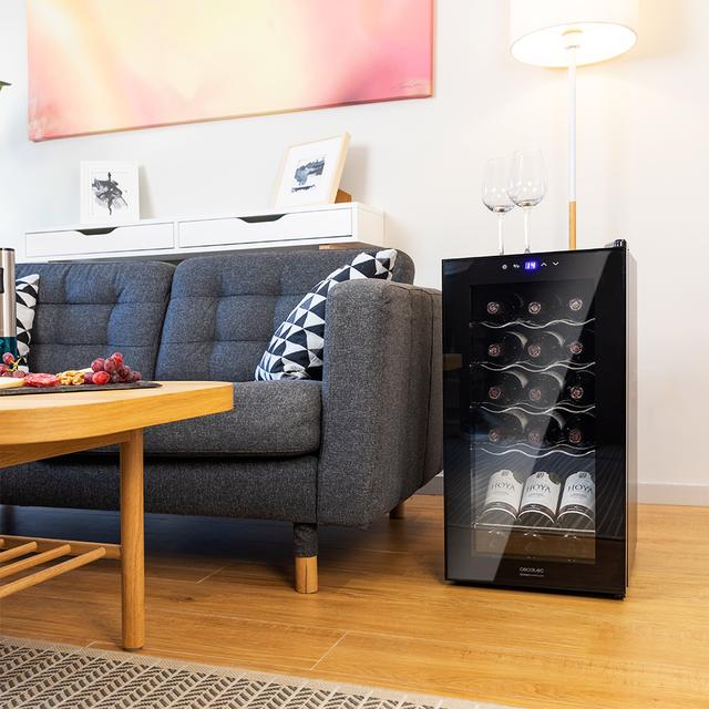 Cecotec Bolero GrandSommelier 1550 Black Compressor Vinoteca en negro de 15 botellas de capacidad con sistema compresor de enfriamiento temperatura regulable entre 5-18ºC y panel de control táctil. Vinoteca Descuentos del mes