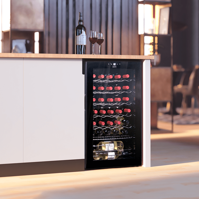 Cecotec Bolero GrandSommelier 34030 Black Compressor Vinoteca de 34 botellas de capacidad con sistema compresor de enfriamiento que garantiza un alto rendimiento. Temperatura regulable y luz LED interior. Vinoteca Rebajas de fin de temporada