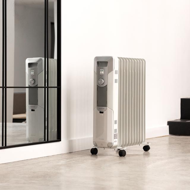 Cecotec ReadyWarm 11000 Space Radiador de aceite de 11 módulos y 2500 W con 3 niveles de potencia cobertura de 25 m² recogecables control sencillo asa ruedas y doble sistema de seguridad. Radiador de aceite Rebajas top