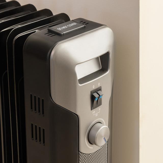 Cecotec ReadyWarm 9000 Space Black Radiador de aceite de 9 módulos y 2000W con 3 niveles de potencia cobertura de 20 m² recogecables control sencillo asa ruedas y doble sistema de seguridad. Radiador de aceite Devoluciones gratuitas