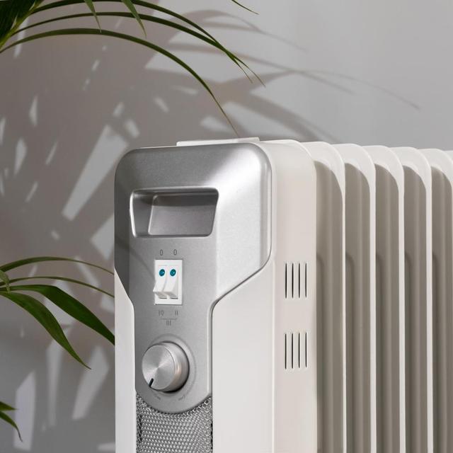 Cecotec ReadyWarm 9000 Space M. Radiador Eléctrico de Aceite con 9 Módulos Bajo Consumo 2000 W 3 Niveles Recogecables Sistema de Seguridad Ruedas 20 m2 Radiador de aceite 2025