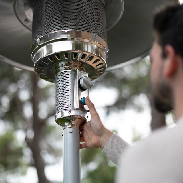Cecotec ReadyWarm 8800 Outdoor Microclimate Calefactor exterior a gas butano o propano con forma de seta para una mejor distribución del calor. Ruedas para su desplazamiento y termostato regulable. Diseño de acero de gran dura Los más vendidos