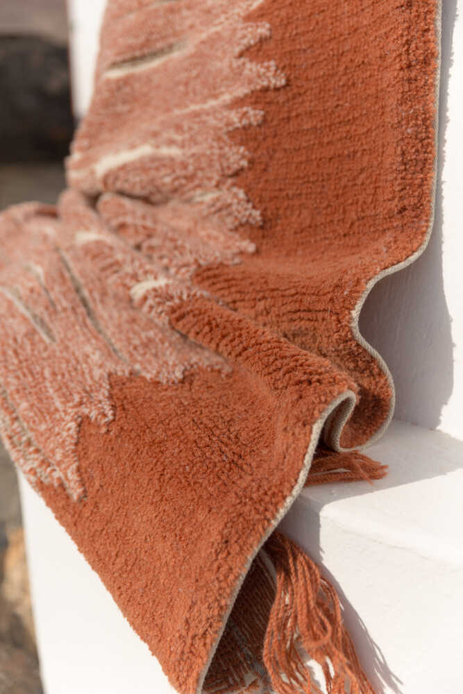 lorena canals ALFOMBRA LAVABLE DE LANA SUMAK TERRACOTA Envío internacional gratuito