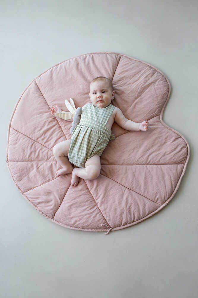 lorena canals ALFOMBRA DE JUEGO LAVABLE WATER LILY VINTAGE NUDE 2025