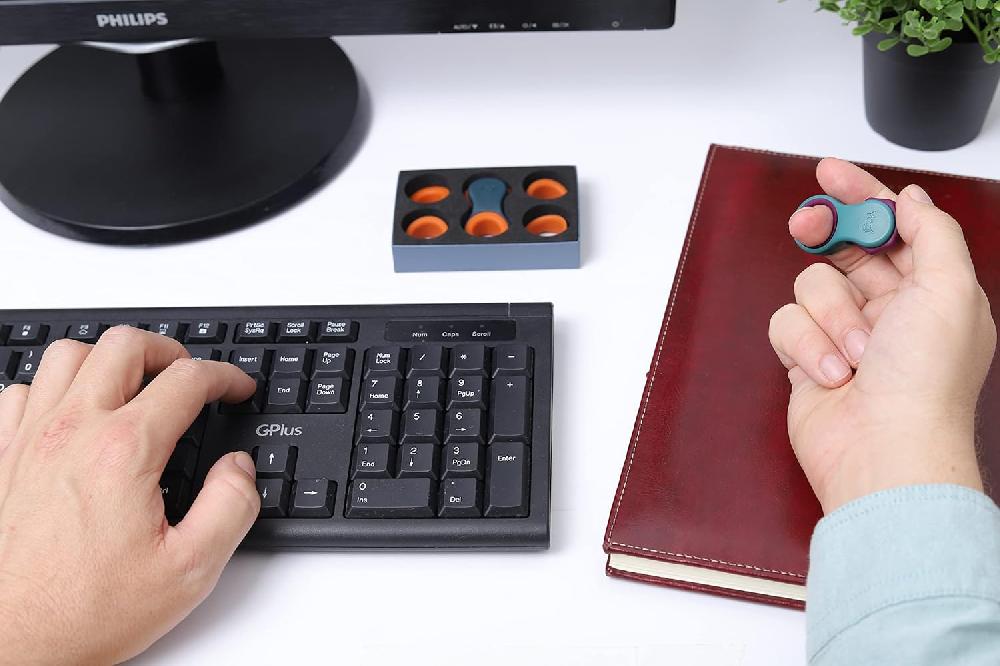 nacnic Yogi Juguete antiestrés hilanderos para Adultos Alivio de la ansiedad ADHD Add y Autismo Juguetes silenciosos para Adultos y niños Cinco tamaños de Anillos Paquete de 2 Libre de impuestos