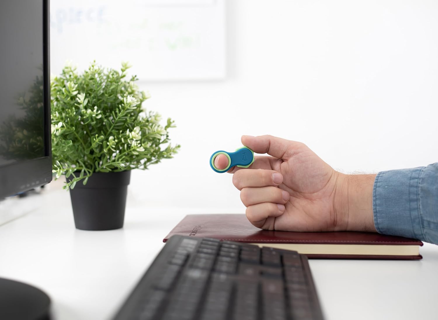 nacnic Yogi Juguete antiestrés hilanderos para Adultos Alivio de la ansiedad ADHD Add y Autismo Juguetes silenciosos para Adultos y niños Cinco tamaños de Anillos Paquete de 3 Descuentos del mes